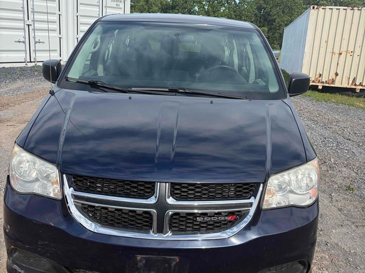 2014-dodge-caravan-image-2