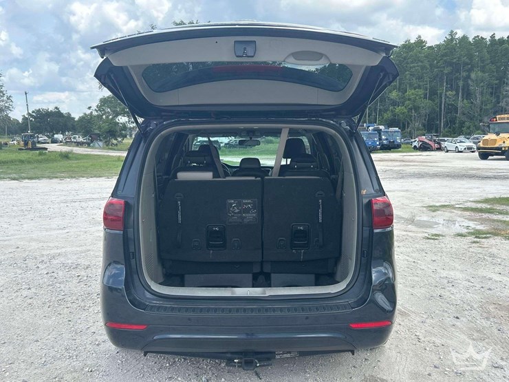 2017-kia-sedona-image-21