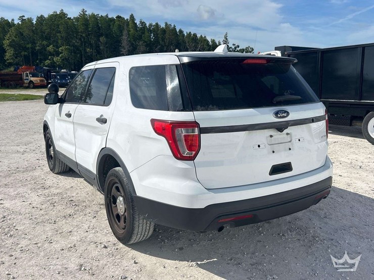 2016-ford-explorer-image-3