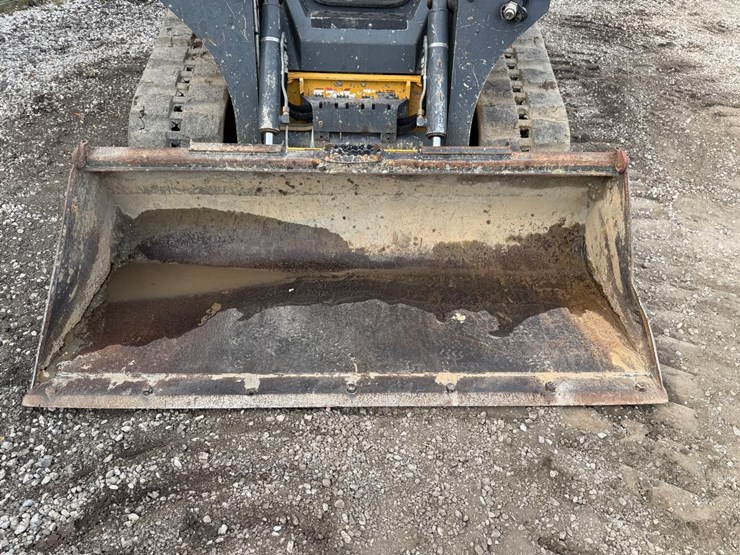 2016-deere-323e-image-9