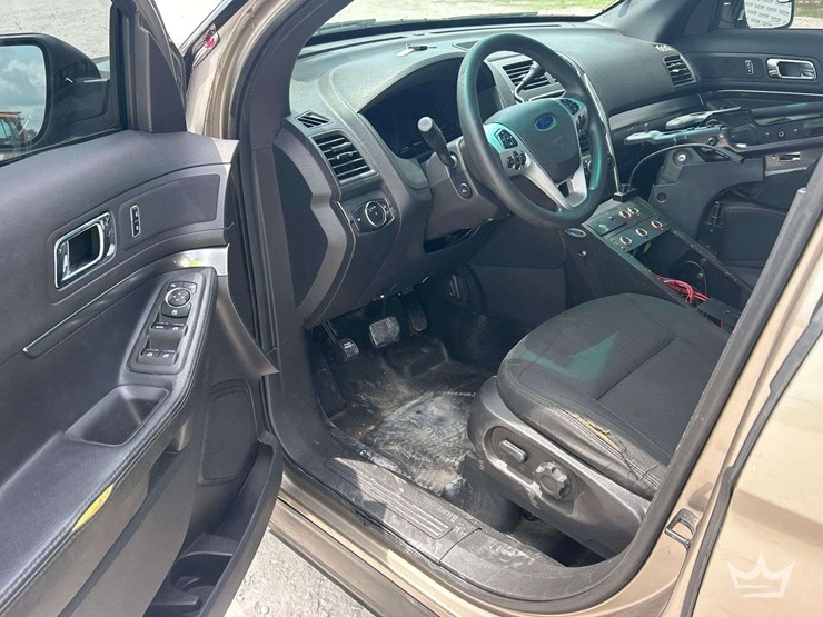 2015-ford-explorer-image-10
