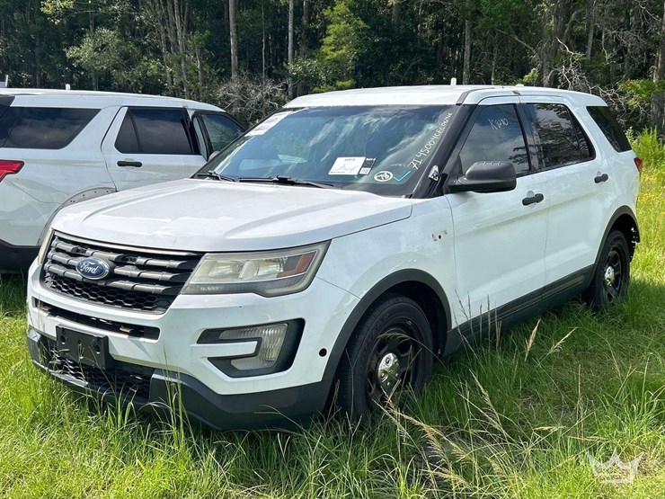 2016-ford-explorer-image-1