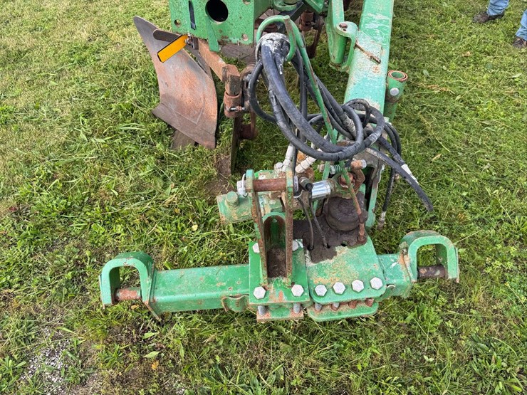 john-deere-2810-image-11