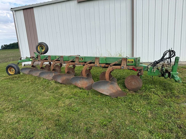 john-deere-2810-image-1