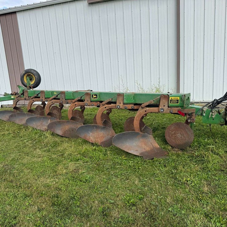 JOHN DEERE 2810