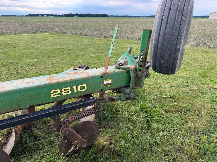 john-deere-2810-image-8