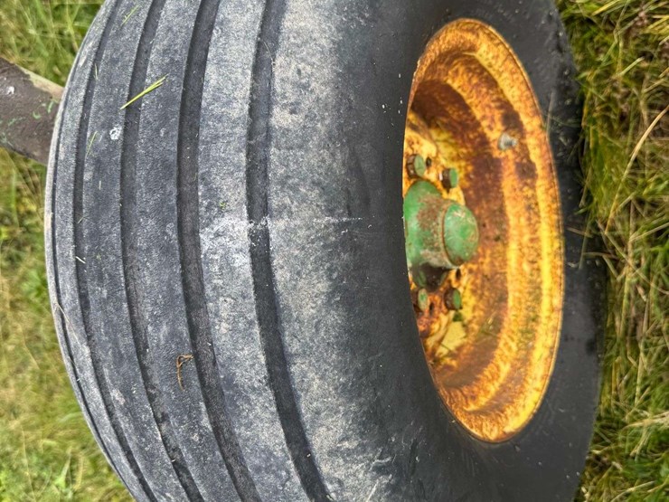 john-deere-2810-image-23