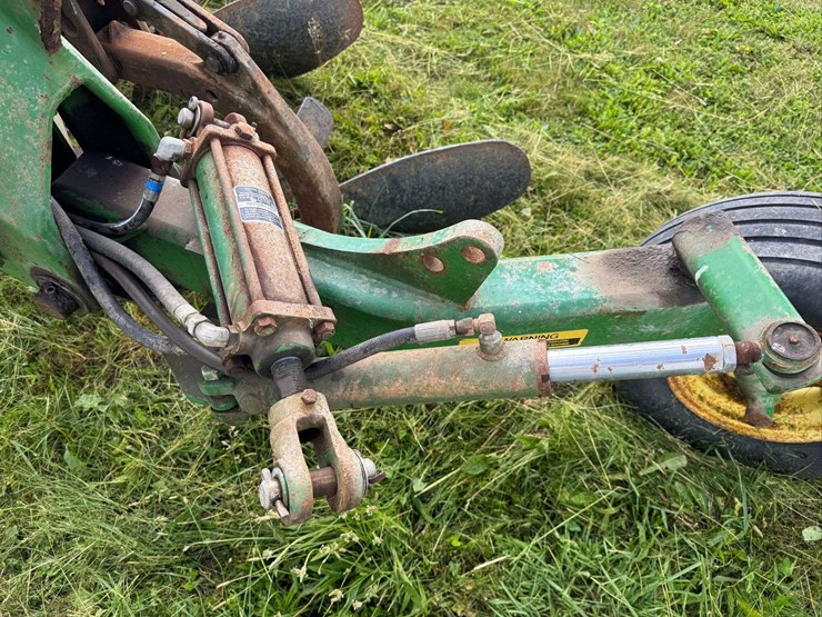 john-deere-2810-image-14