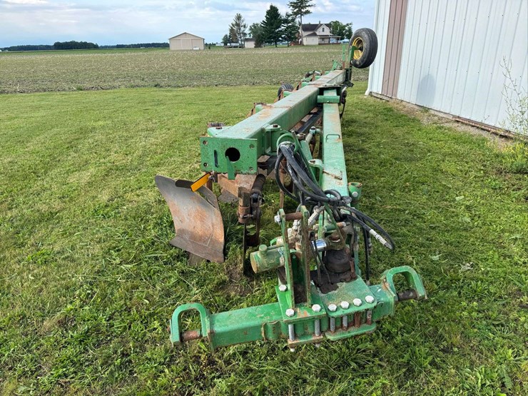john-deere-2810-image-4