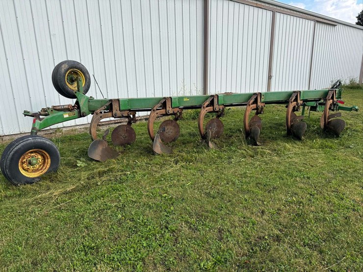 john-deere-2810-image-5