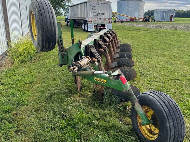 john-deere-2810-image-7