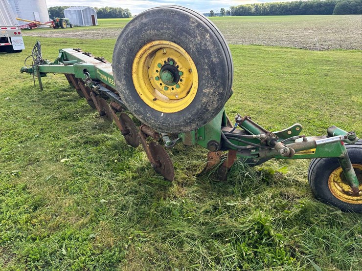 john-deere-2810-image-6