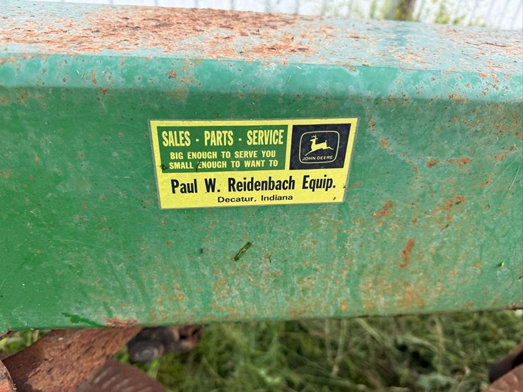 john-deere-2810-image-20