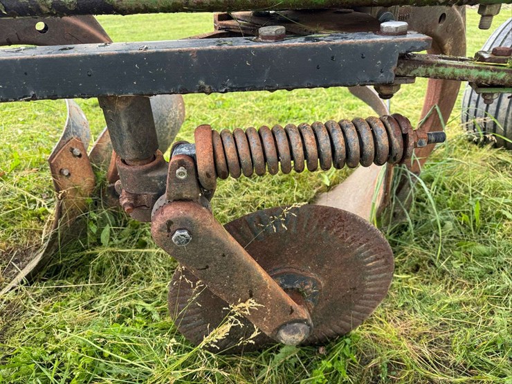 john-deere-2810-image-15