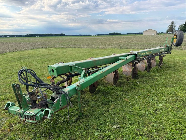 john-deere-2810-image-3