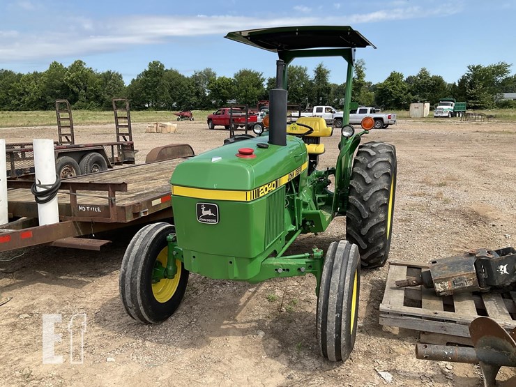 john-deere-2040-image-1