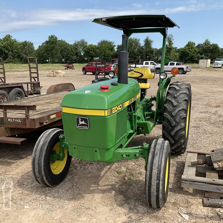 JOHN DEERE 2040