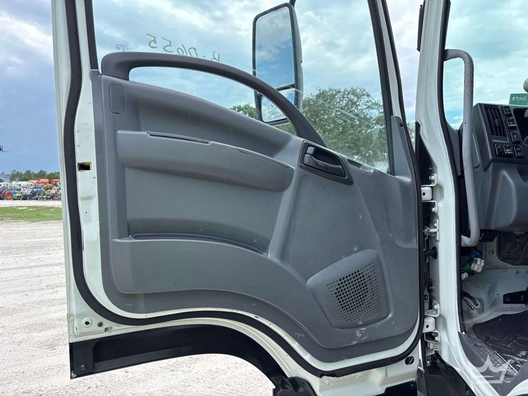 2019-isuzu-ftr-image-29