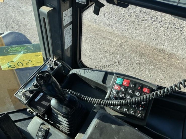2017-deere-624k-image-22