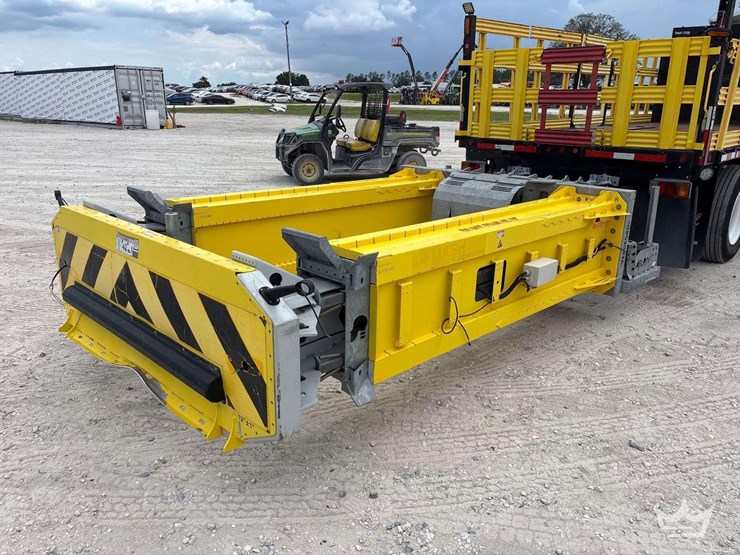 2019-isuzu-ftr-image-11