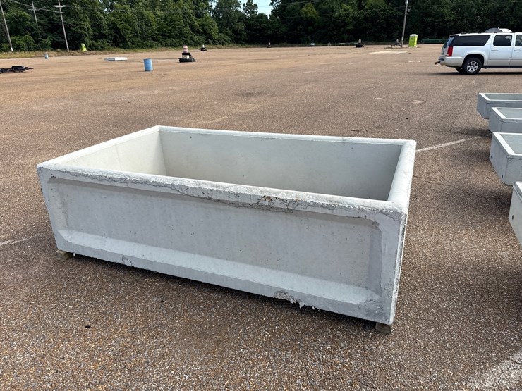 #9490-•-9x5-concrete-water-trough-image-3