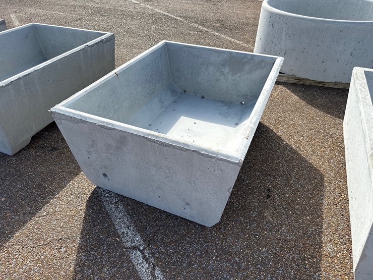 #9475-•-4x5-conrete-feed-trough-image-1