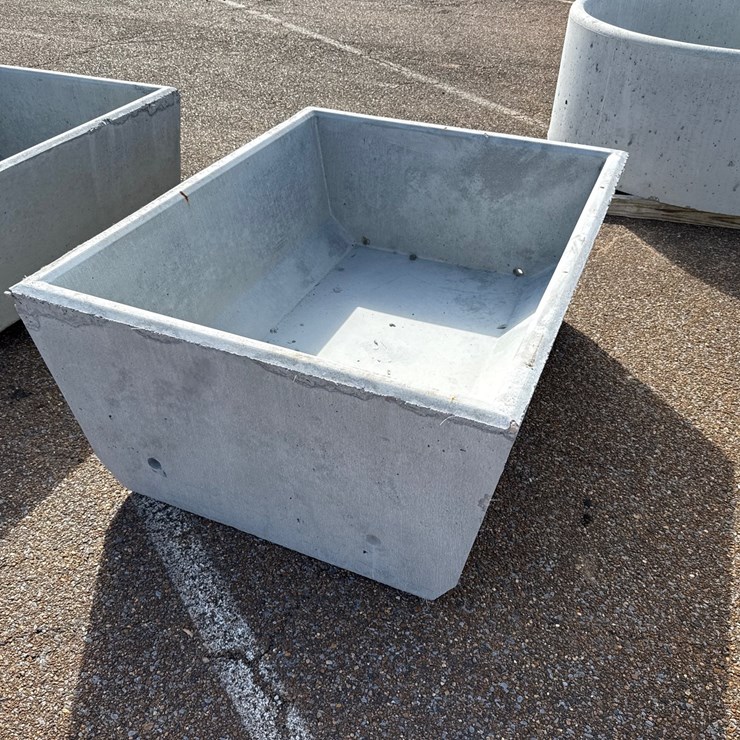 #9475 • 4x5 conrete feed trough