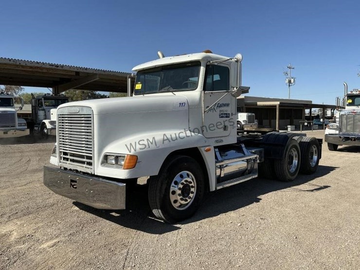 1999-freightliner-fld120-image-1