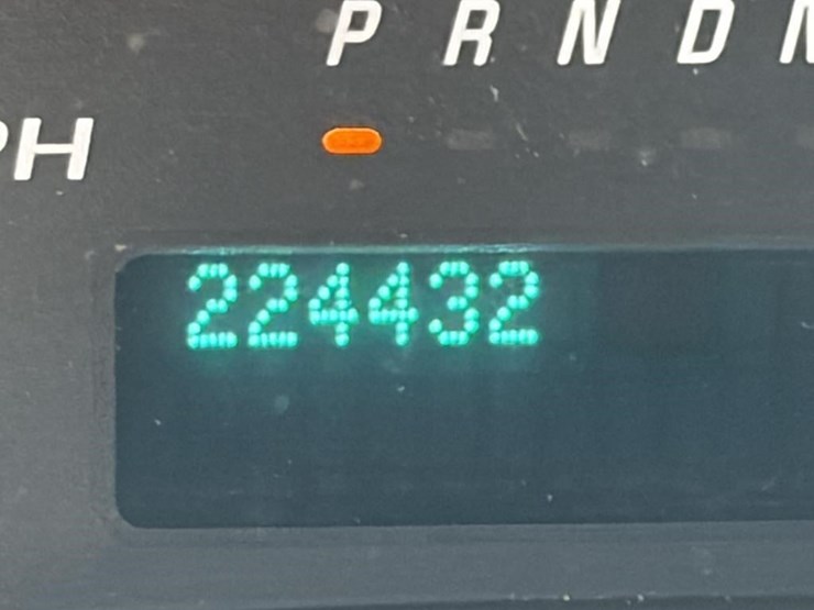2011-gmc-3500-image-15