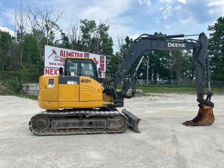 2014-deere-85g-image-3