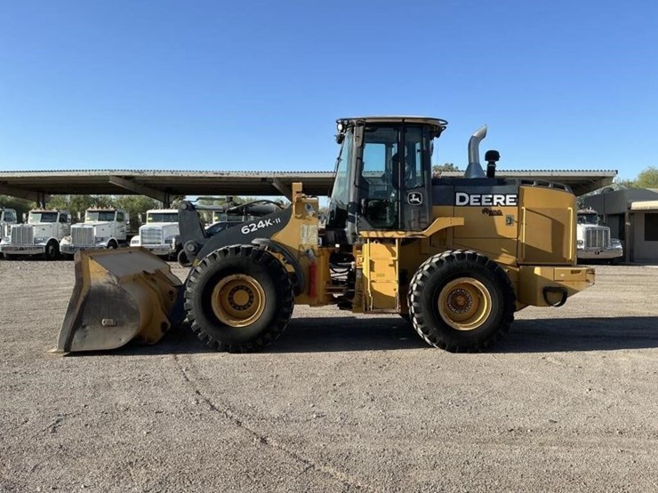 2017-deere-624k-image-1