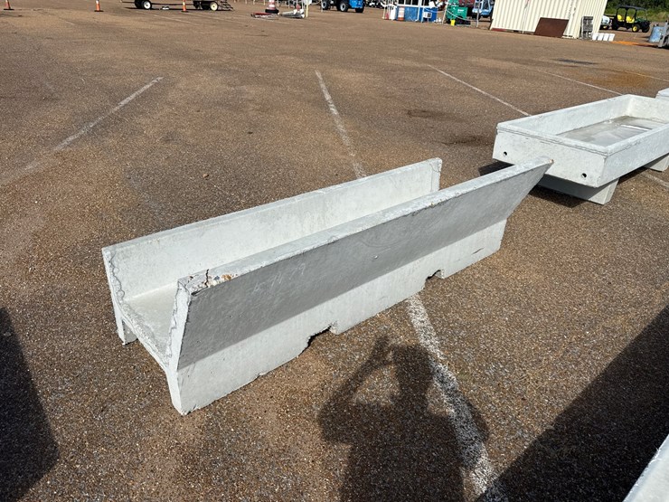 #9479-•-8ft-concrete-"j"-feed-trough-image-1
