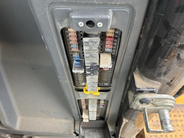 2016-caterpillar-950m-image-35