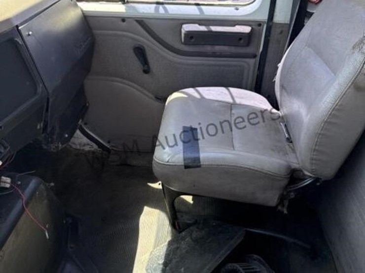 2000-international-4700-image-30
