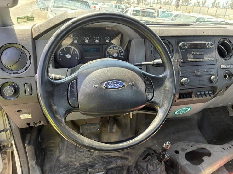 2015-ford-f650-image-16