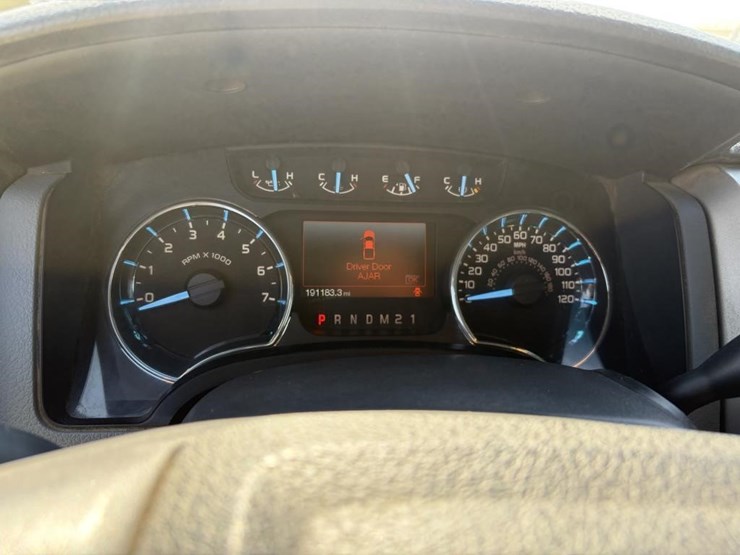 2011-ford-f150-xlt-image-16