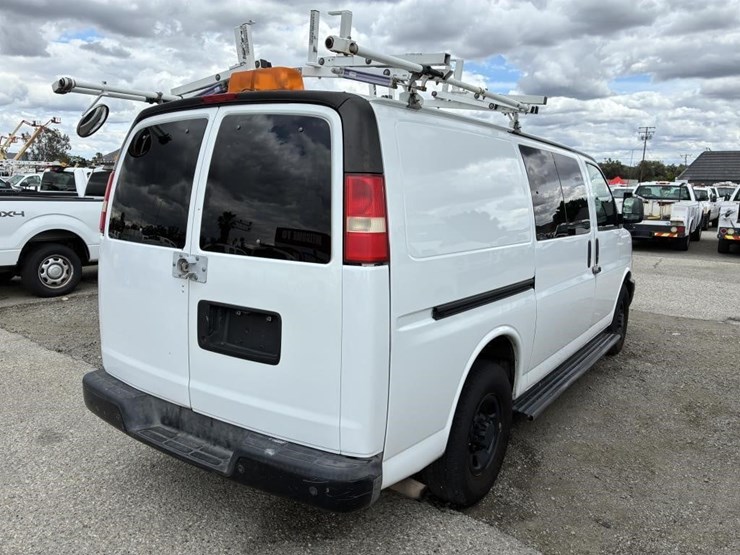 2008-chevrolet-express-3500-image-3