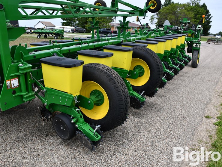 2016-john-deere-1775-image-16