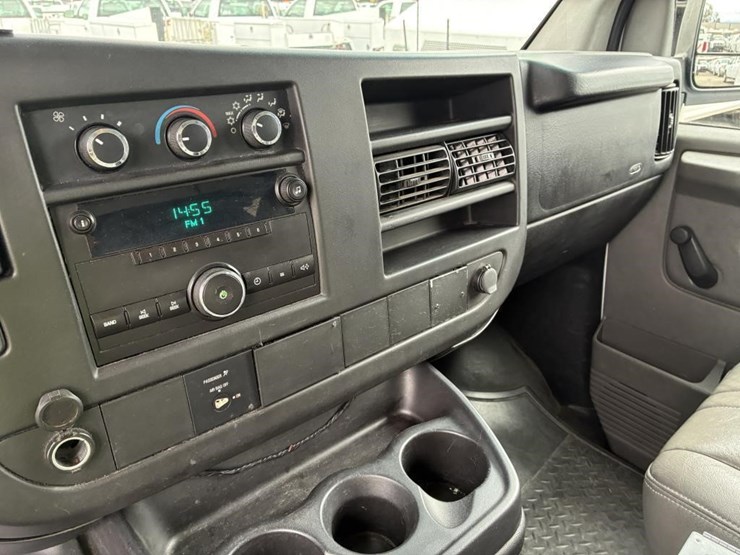 2008-chevrolet-express-3500-image-16