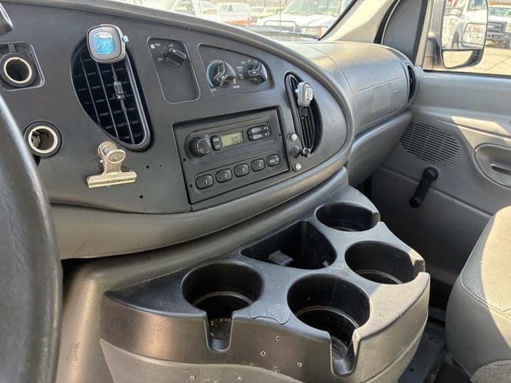 2006-ford-e350-image-17