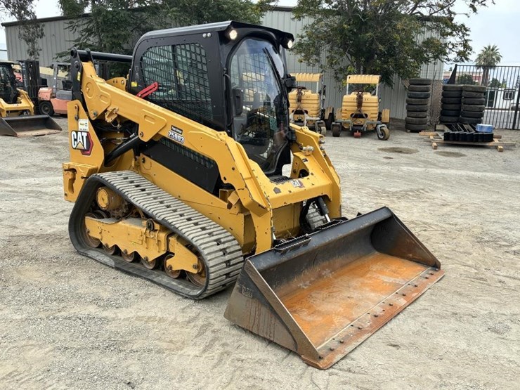 2019-caterpillar-259d3-image-2