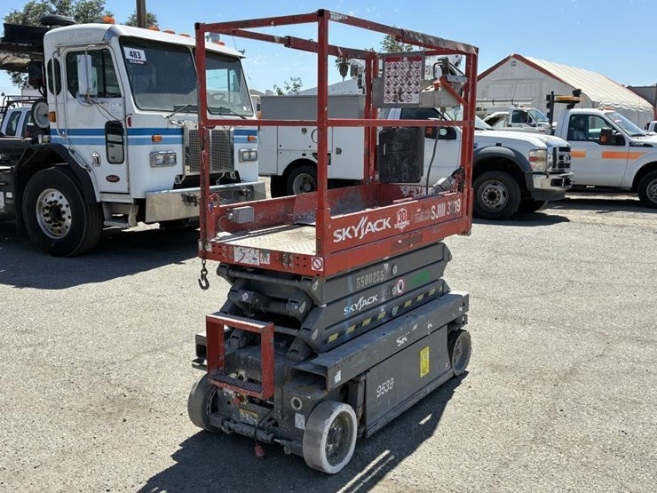 2004-skyjack-sjiii3219-image-3