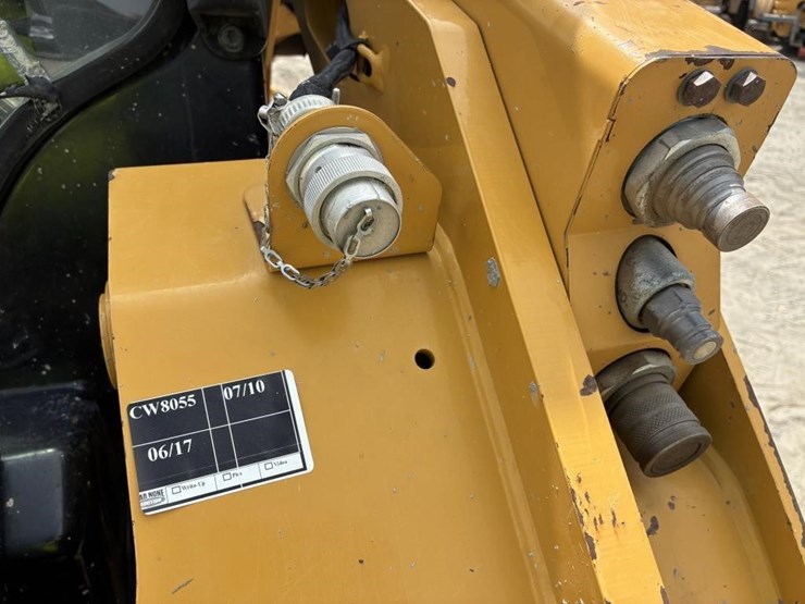 2014-caterpillar-246d-image-11