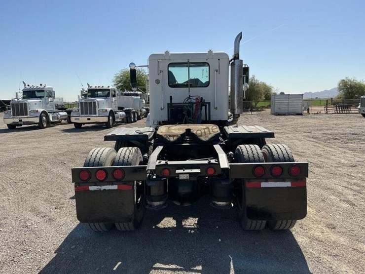 1999-freightliner-fld120-image-5