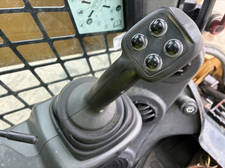 2016-caterpillar-272d2-image-17