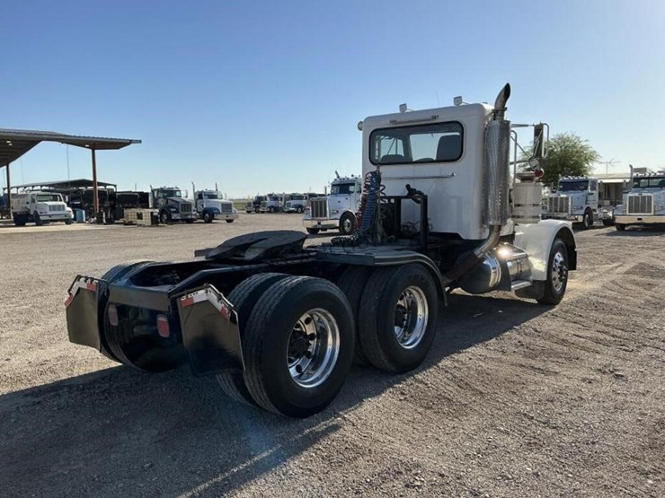 2004-peterbilt-378-image-4