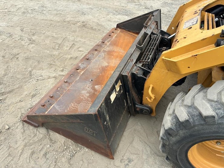 2016-caterpillar-272d2-image-8