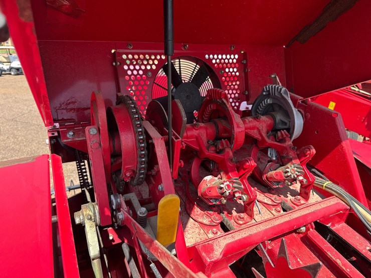 massey-ferguson-1840-image-16