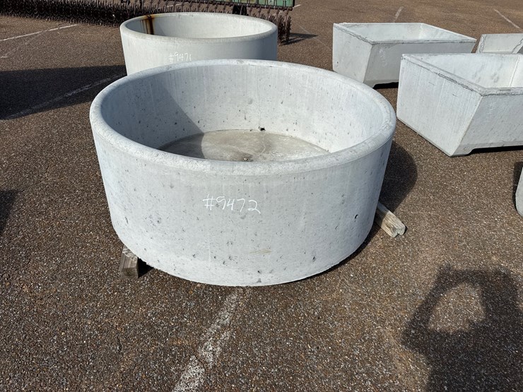 #9472-•-300-gal-round-conrete-water-trough-image-1