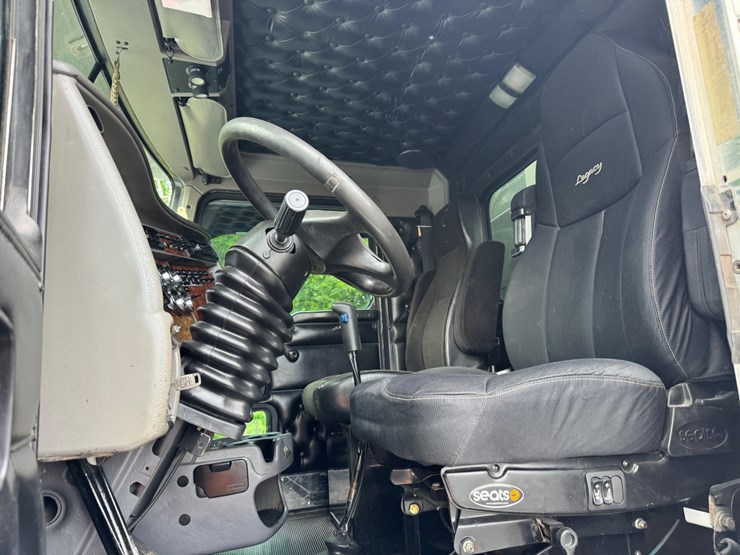 2007-kenworth-t800-image-13